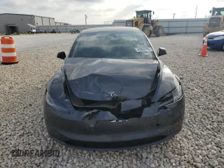 2024 Tesla Model 3 z VIN 5YJ3E1EAXRF741132, wystawiony jako Copart lot #47823795 z przebiegiem 25 183 mil mil oraz Szkody całkowita. Historia ofert i sprzedaży dostępna na DreamBid. Obrazek 5.