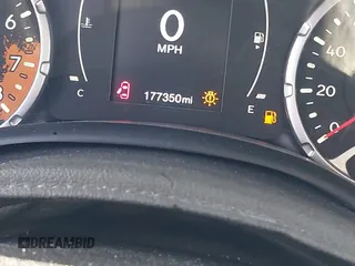 2015 Jeep Renegade Latitude z VIN ZACCJBBT0FPB55231, wystawiony jako IAAI lot #41638633 z przebiegiem 177 350 mil mil oraz . Historia ofert i sprzedaży dostępna na DreamBid. Obrazek 15.