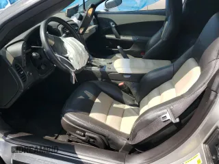 2008 Chevrolet Corvette z VIN 1G1YY26W685116510, wystawiony jako Copart lot #55888895 z przebiegiem Nie podano mil oraz Szkoda całkowita • Salvage title. Historia ofert i sprzedaży dostępna na DreamBid. Obrazek 7.