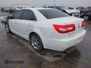 2008 Lincoln MKZ z VIN 3LNHM26TX8R625632, wystawiony jako IAAI lot #41905293 z przebiegiem 205 485 mil mil oraz . Historia ofert i sprzedaży dostępna na DreamBid. Obrazek 3.