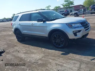 2019 Ford Explorer XLT z VIN 1FM5K8D83KGA27455, wystawiony jako IAAI lot #42468757 z przebiegiem 36 109 mil mil oraz . Historia ofert i sprzedaży dostępna na DreamBid. Obrazek 13.