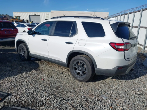 2025 Honda Pilot TrailSport with VIN 5FNYG1H63SB051817, listed as a IAAI auction lot 41434021 with 895 mi miles. Bid and sale history available at carsss.com. Image 3.