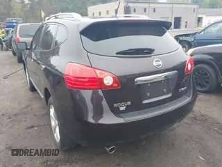 2011 Nissan Rogue S z VIN JN8AS5MV2BW311371, wystawiony jako IAAI lot #42160594 z przebiegiem 132 612 mil mil oraz . Historia ofert i sprzedaży dostępna na DreamBid. Obrazek 3.