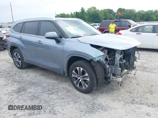 2023 Toyota Highlander L z VIN 5TDKDRAH4PS040014, wystawiony jako IAAI lot #42206183 z przebiegiem 43 219 mil mil oraz . Historia ofert i sprzedaży dostępna na DreamBid. Obrazek 1.