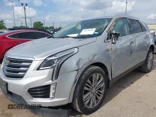 2019 Cadillac XT5 Premium Luxury AWD z VIN 1GYKNFRS0KZ207739, wystawiony jako IAAI lot #42229089 z przebiegiem 99 801 mil mil oraz . Historia ofert i sprzedaży dostępna na DreamBid. Obrazek 16.
