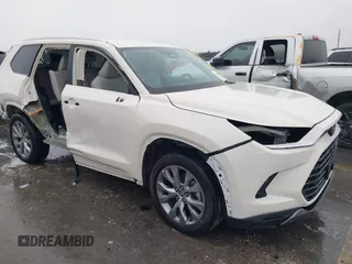 2024 Toyota Highlander XLE z VIN 5TDAAAA53RS003776, wystawiony jako IAAI lot #41219400 z przebiegiem 22 879 mil mil oraz . Historia ofert i sprzedaży dostępna na DreamBid. Obrazek 1.