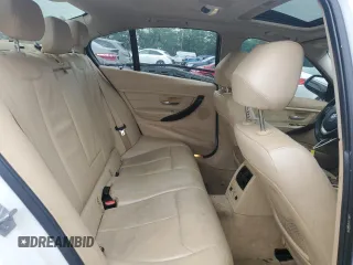 2015 BMW 3 Series 328i xDrive с VIN WBA3B5G57FNS14661, выставлен на аукционе Copart как лот 61301435 с пробегом 94 905 миль миль и Списание • Salvage title. История ставок и продаж доступна на DreamBid. Изображение 10.