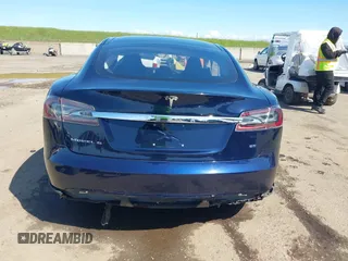 2014 Tesla Model S 60 with VIN 5YJSA1H11EFP47897, listed as a IAAI auction lot 41802285 with Not Provided miles and . Bid and sale history available at DreamBid. Image 17.