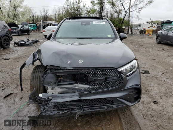 2025 Mercedes-Benz GLC 300 z VIN W1NKM4HB7SF260981, wystawiony jako Copart lot #51979695 z przebiegiem 4 881 mil mil oraz Szkoda całkowita • Salvage title. Historia ofert i sprzedaży dostępna na DreamBid. Obrazek 5.