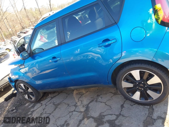 2016 Kia Soul + z VIN KNDJP3A59G7329986, wystawiony jako IAAI lot #41356623 z przebiegiem 95 690 mil mil oraz . Historia ofert i sprzedaży dostępna na DreamBid. Obrazek 15.
