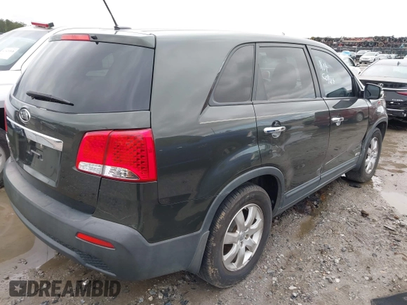 2013 Kia Sorento LX with VIN 5XYKTCA63DG332597, listed as a IAAI auction lot 41956047 with 180,570 mi miles. Bid and sale history available at carsss.com. Image 4.