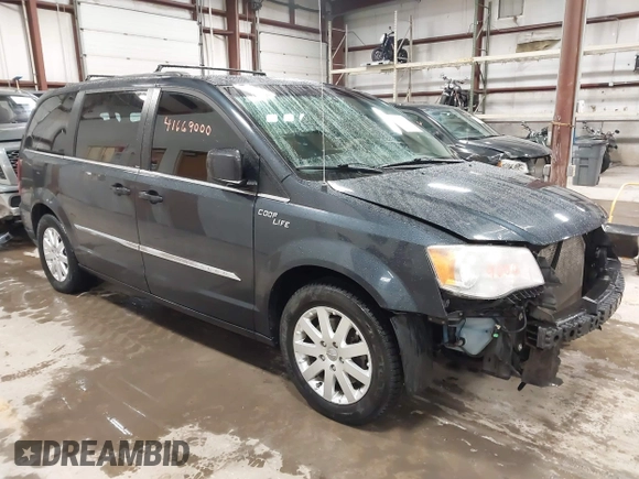 2014 Chrysler Town & Country Touring z VIN 2C4RC1BG4ER158210, wystawiony jako IAAI lot #41669000 z przebiegiem 221 734 mil mil oraz . Historia ofert i sprzedaży dostępna na DreamBid. Obrazek 1.