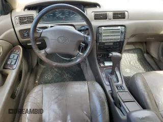2001 Toyota Camry LE z VIN JT2BF22K610295178, wystawiony jako Copart lot #68538524 z przebiegiem 507 822 mil mil oraz Szkoda całkowita • Salvage title. Historia ofert i sprzedaży dostępna na DreamBid. Obrazek 8.