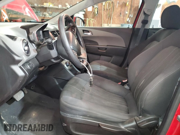 2012 Chevrolet Sonic LT z VIN 1G1JC5SH3C4140111, wystawiony jako Copart lot #57206595 z przebiegiem 126 223 mil mil oraz Szkoda całkowita • Salvage title. Historia ofert i sprzedaży dostępna na DreamBid. Obrazek 7.