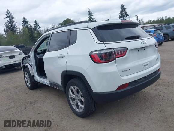 2024 Jeep Compass Latitude with VIN 3C4NJDBN7RT118288, listed as a IAAI auction lot 42130731 with 25,728 mi miles and . Bid and sale history available at carsss.com. Image 3.