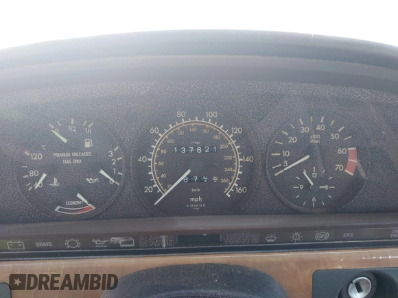 1989 Mercedes-Benz 560 with VIN WDBCA39DXKA433631, listed as a IAAI auction lot 41687132 with 137,621 mi miles and . Bid and sale history available at DreamBid. Image 7.
