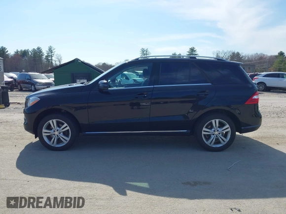2015 Mercedes-Benz M ML 350 with VIN 4JGDA5HB3FA498372, listed as a IAAI auction lot 42097380 with 91,200 mi miles. Bid and sale history available at carsss.com. Image 13.