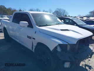 2017 Ram 1500 Night z VIN 1C6RR7MT4HS766699, wystawiony jako IAAI lot #41692973 z przebiegiem 134 746 mil mil oraz . Historia ofert i sprzedaży dostępna na DreamBid. Obrazek 1.