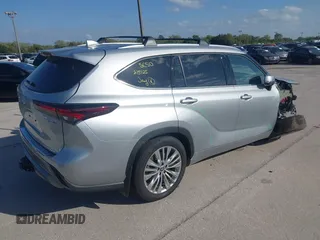 2025 Toyota Highlander Hybrid Platinum z VIN 5TDEBRCH0SS651408, wystawiony jako IAAI lot #41750433 z przebiegiem 6 705 mil mil oraz . Historia ofert i sprzedaży dostępna na DreamBid. Obrazek 4.