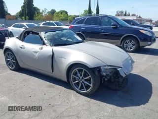 2022 Mazda MX-5 Miata Grand Touring z VIN JM1NDAD74N0505814, wystawiony jako IAAI lot #42323838 z przebiegiem 18 698 mil mil oraz . Historia ofert i sprzedaży dostępna na DreamBid. Obrazek 1.