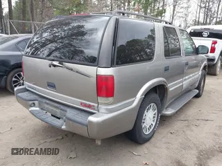 2000 GMC Jimmy SLT Convenience with VIN 1GKDT13W9Y2216559, listed as a IAAI auction lot 41855802 with 196,759 mi miles. Bid and sale history available at carsss.com. Image 4.