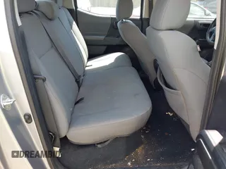 2017 Toyota Tacoma SR5 z VIN 3TMCZ5ANXHM109312, wystawiony jako IAAI lot #42126294 z przebiegiem 82 988 mil mil oraz . Historia ofert i sprzedaży dostępna na DreamBid. Obrazek 8.