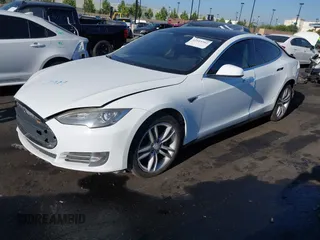2013 Tesla Model S z VIN 5YJSA1CG0DFP22533, wystawiony jako IAAI lot #42519702 z przebiegiem 168 313 mil mil oraz . Historia ofert i sprzedaży dostępna na DreamBid. Obrazek 23.