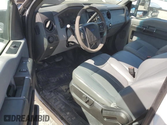 2014 Ford F-250 XL z VIN 1FTBF2A63EEA73881, wystawiony jako Copart lot #57694895 z przebiegiem 228 589 mil mil oraz Czysty tytuł • Clean title. Historia ofert i sprzedaży dostępna na DreamBid. Obrazek 8.