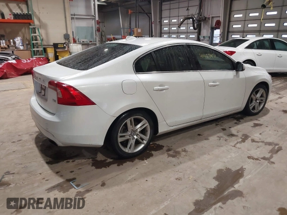 2015 Volvo S60 T5 Drive-E Premier z VIN YV126MFB4F1311693, wystawiony jako IAAI lot #41457471 z przebiegiem 146 042 mil mil oraz . Historia ofert i sprzedaży dostępna na DreamBid. Obrazek 4.