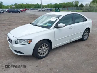 2008 Volvo S40 2.4L z VIN YV1MS382282351778, wystawiony jako IAAI lot #42229295 z przebiegiem 141 132 mil mil oraz . Historia ofert i sprzedaży dostępna na DreamBid. Obrazek 2.