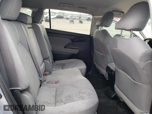2020 Toyota Highlander LE with VIN 5TDBZRBH9LS026975, listed as a Copart auction lot 41372393 with 30,571 mi miles and . Bid and sale history available at DreamBid. Image 11.