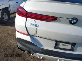 2021 BMW X6 sDrive40i z VIN 5UXCY4C06M9E16162, wystawiony jako IAAI lot #41279040 z przebiegiem 94 494 mil mil oraz . Historia ofert i sprzedaży dostępna na DreamBid. Obrazek 17.