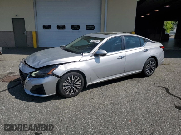 2023 Nissan Altima SV z VIN 1N4BL4DV3PN360945, wystawiony jako Copart lot #59343515 z przebiegiem 55 510 mil mil oraz Czysty tytuł • Clean title. Historia ofert i sprzedaży dostępna na DreamBid. Obrazek 1.