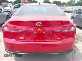 2025 Toyota Camry LE z VIN 4T1DBADK7SU012621, wystawiony jako IAAI lot #42034225 z przebiegiem 351 mil mil oraz . Historia ofert i sprzedaży dostępna na DreamBid. Obrazek 16.