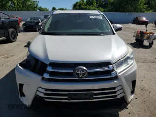 2017 Toyota Highlander XLE with VIN 5TDJZRFH9HS473495, listed as a Copart auction lot 57057035 with 123,709 mi miles and Clean title. Bid and sale history available at DreamBid. Image 5.