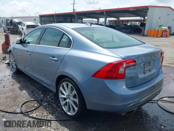 2017 Volvo S60 Inscription z VIN LYV402TK5HB196218, wystawiony jako IAAI lot #42330936 z przebiegiem 111 608 mil mil oraz . Historia ofert i sprzedaży dostępna na DreamBid. Obrazek 3.
