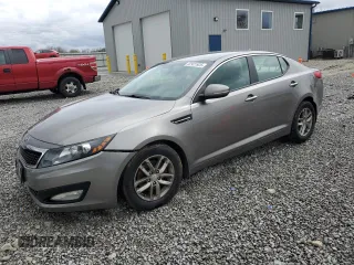 2013 Kia Optima LX z VIN 5XXGM4A70DG251868, wystawiony jako Copart lot #52921925 z przebiegiem 114 318 mil mil oraz Szkody całkowita. Historia ofert i sprzedaży dostępna na DreamBid. Obrazek 1.
