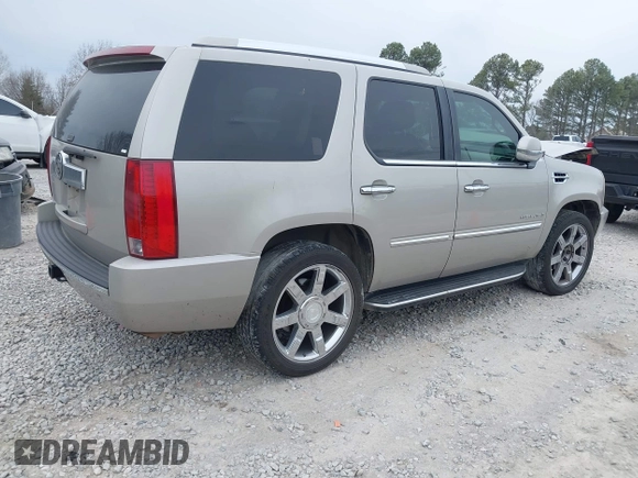 2007 Cadillac Escalade z VIN 1GYFK63897R173007, wystawiony jako IAAI lot #41661358 z przebiegiem 275 328 mil mil oraz . Historia ofert i sprzedaży dostępna na DreamBid. Obrazek 4.