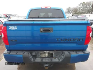 2018 Toyota Tundra SR5 z VIN 5TFDW5F16JX752629, wystawiony jako IAAI lot #41546196 z przebiegiem 105 247 mil mil oraz . Historia ofert i sprzedaży dostępna na DreamBid. Obrazek 17.