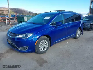 2018 Chrysler Pacifica Touring L with VIN 2C4RC1BGXJR260735, listed as a IAAI auction lot 41843668 with 83,267 mi miles. Bid and sale history available at carsss.com. Image 17.