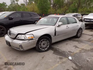 2008 Lincoln Town Car Limited z VIN 2LNHM82V98X652123, wystawiony jako IAAI lot #42065134 z przebiegiem 93 889 mil mil oraz . Historia ofert i sprzedaży dostępna na DreamBid. Obrazek 2.