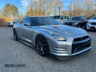 2013 Nissan GT-R Premium z VIN JN1AR5EF5DM260772, wystawiony jako Copart lot #42827935 z przebiegiem 46 427 mil mil oraz Tytuł czysty. Historia ofert i sprzedaży dostępna na DreamBid. Obrazek 1.