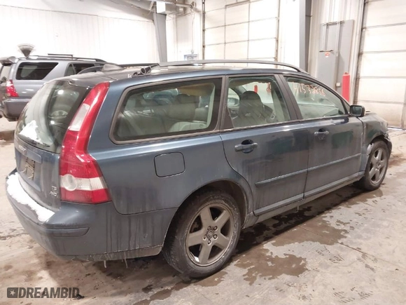 2005 Volvo V50 with VIN YV1MJ682852096117, listed as a IAAI auction lot 41532856 with 122,262 mi miles. Bid and sale history available at carsss.com. Image 4.