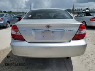 2004 Toyota Camry LE z VIN 4T1BE32K34U305013, wystawiony jako Copart lot #60912085 z przebiegiem 127 247 mil mil oraz Szkoda całkowita • Salvage title. Historia ofert i sprzedaży dostępna na DreamBid. Obrazek 6.