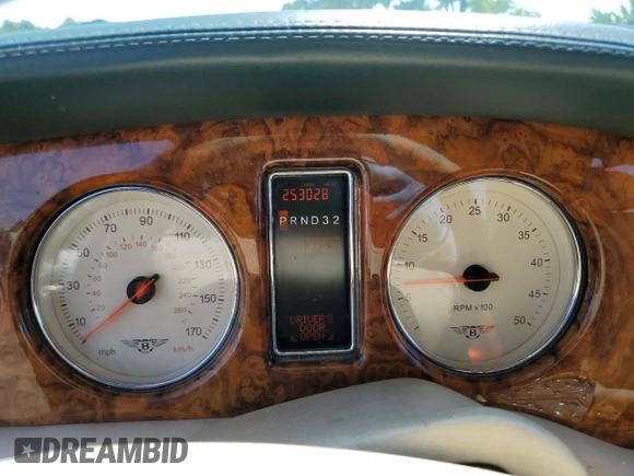 2001 Bentley Arnage with VIN SCBLC31E31CX05992, listed as a Copart auction lot 60462974 with 253,028 mi miles and Salvage Title. Bid and sale history available at DreamBid. Image 9.
