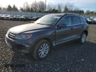 2012 Volkswagen Touareg Sport z VIN WVGFK9BPXCD000759, wystawiony jako Copart lot #89186115 z przebiegiem 130 424 mil mil oraz Szkoda całkowita • Salvage title. Historia ofert i sprzedaży dostępna na DreamBid. Obrazek 1.
