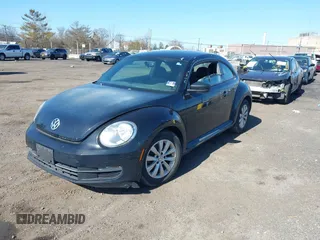 2015 Volkswagen Beetle Fleet Edition z VIN 3VWF17AT6FM645215, wystawiony jako IAAI lot #41906754 z przebiegiem 154 093 mil mil oraz . Historia ofert i sprzedaży dostępna na DreamBid. Obrazek 17.