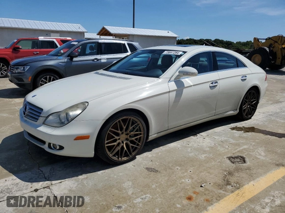 2007 Mercedes-Benz CLS-Class 5.5L with VIN WDDDJ72X17A085037, listed as a Copart auction lot 73697284 with 0 mi miles and Non Repairable. Bid and sale history available at carsss.com. Image 1.