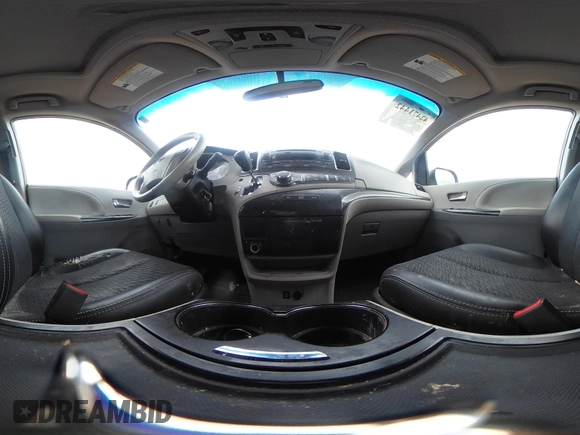 2013 Toyota Sienna SE с VIN 5TDXK3DC4DS362835, выставлен на аукционе IAAI как лот 42471442 с пробегом 122 990 миль миль и . История ставок и продаж доступна на DreamBid. Изображение 18.