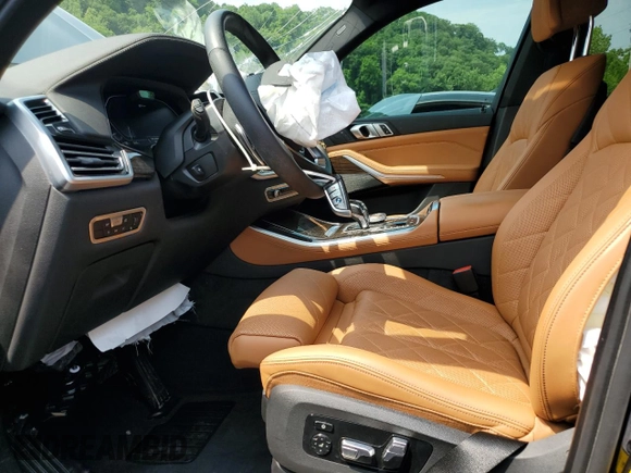 2023 BMW X5 xDrive45e z VIN 5UXTA6C09P9R00571, wystawiony jako Copart lot #61052995 z przebiegiem 9 702 mil mil oraz Szkoda całkowita • Salvage title. Historia ofert i sprzedaży dostępna na DreamBid. Obrazek 7.